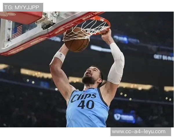 祖巴茨替补席处理脚踝伤势赛后走路一瘸一拐引发关注